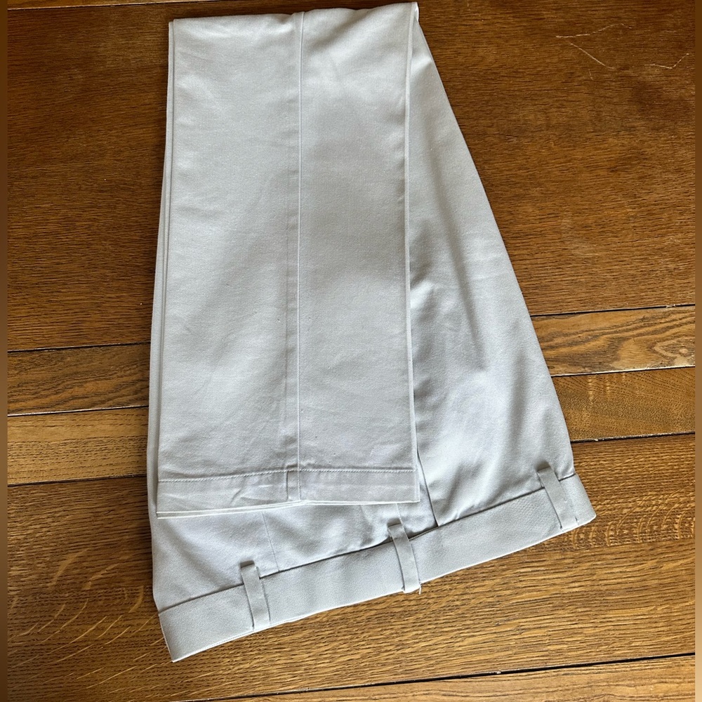 Haggar Khaki Pants 32x30 - Classic Fit - Picture 3 of 6